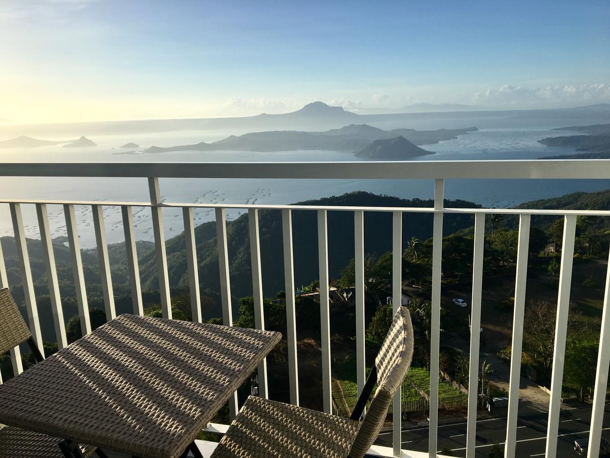 Апартаменти Breezy Wind 19Twentysix Tagaytay City Екстер'єр фото